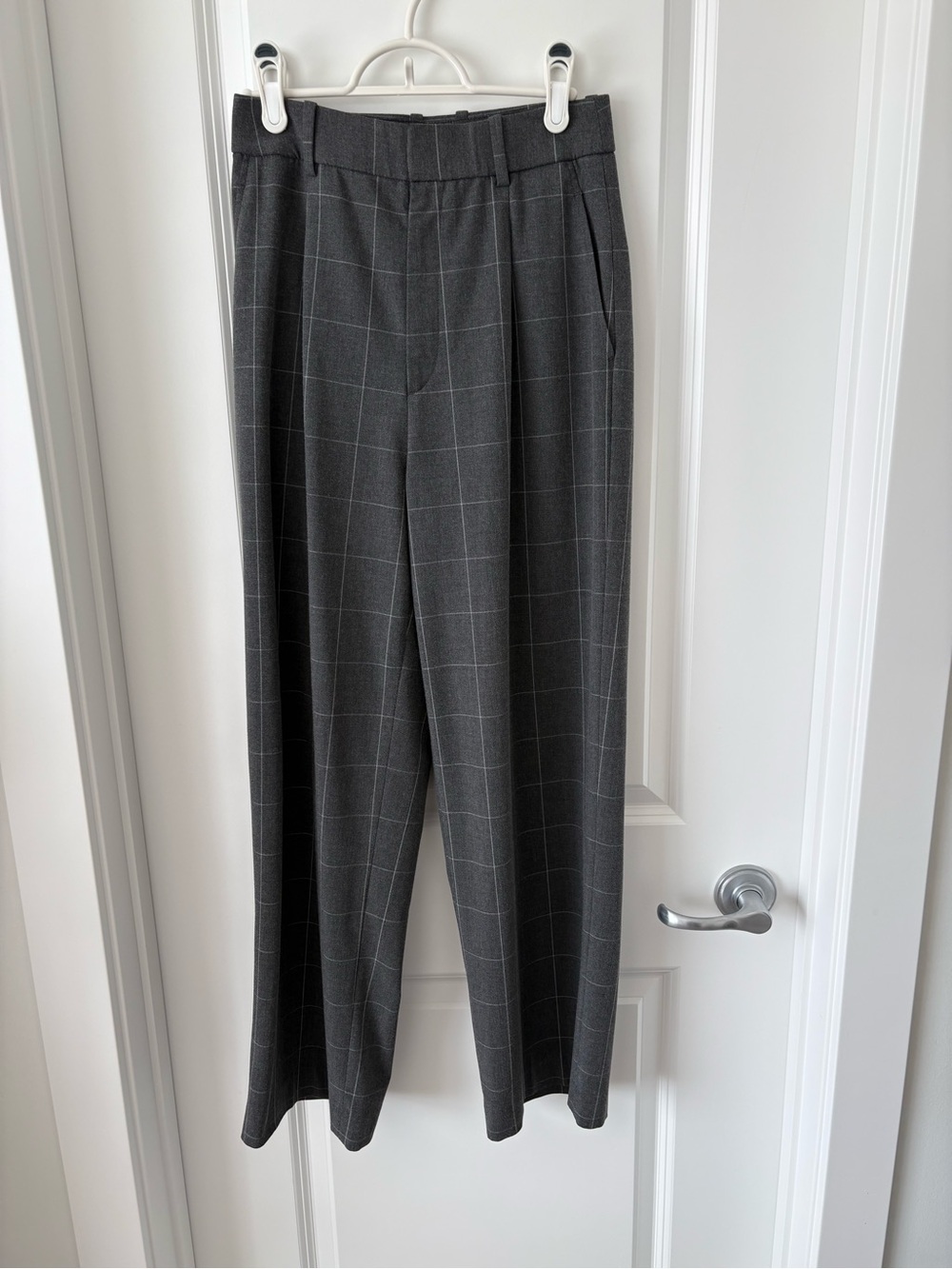 Uniqlo Women's Charcoal Gray Windowpane Dress Pants